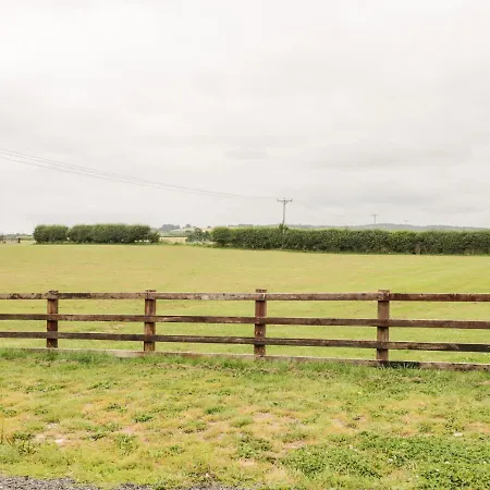בית נופש Cartwheel At Broadings Farm וויטבי