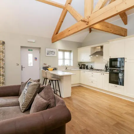 Cartwheel At Broadings Farm * ウィットビー