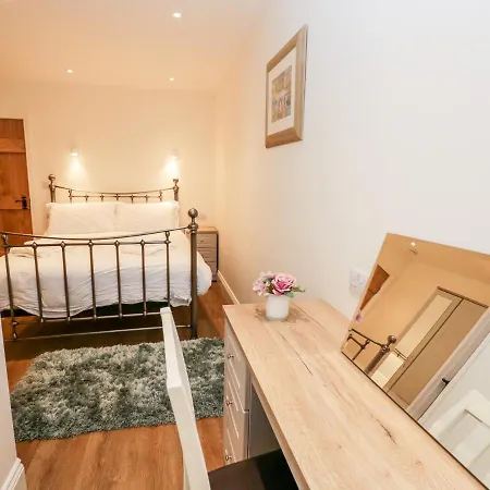 Cartwheel At Broadings Farm * ウィットビー