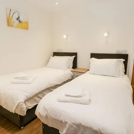 Cartwheel At Broadings Farm 惠特比